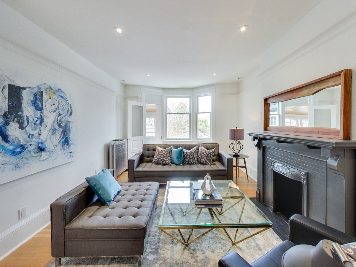 alphaonestaging's tweet photo. We do our best to ensure your expectations as a #homeowner are superseded by results. We strongly believe a #stagedhome is a #soldhome in the least amount of time possible.
#FeatureFriday #torontorealestate #homestaging #interiordesign #styleTO #thesixrealestate #thesixrealtor https://t.co/mTUHBqR0oG