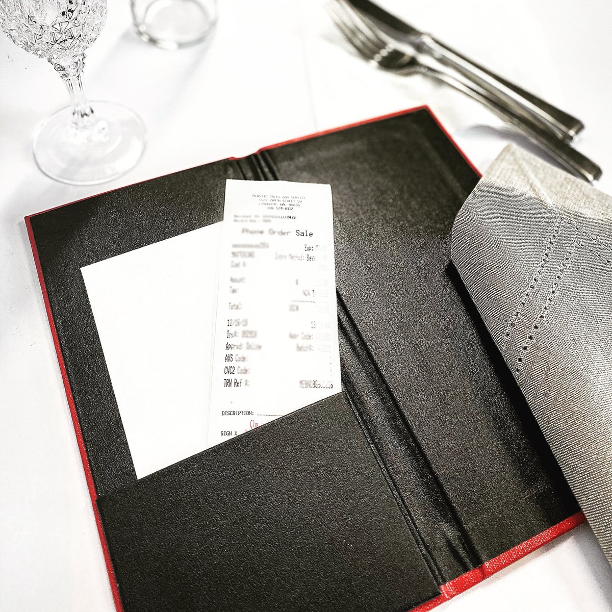 pss_seattle's tweet image. Present your guest check in style. Get the turn edged menu cover and the matching #guestcheck in the same collection. .
.
.
#seattlerestaurant #restauranteur #restaurantsupply #seattlesmallbusiness #seattlemanufacturer #menudesign #menucover