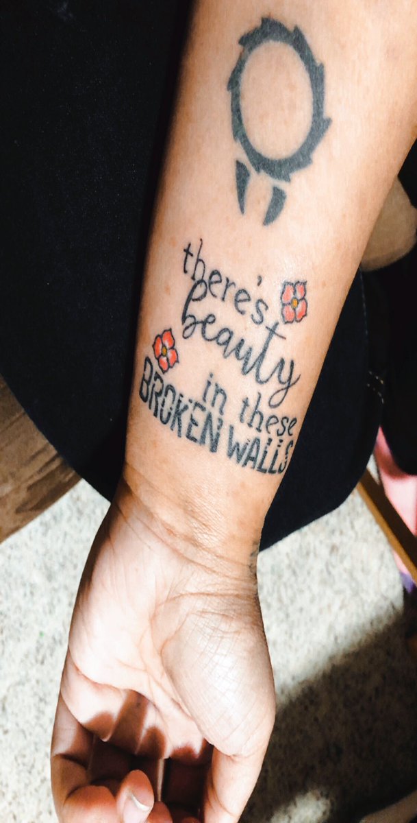 softloveni's tweet image. 7. “There’s beauty in these broken walls”
My @LiamPayne inspired tattoo 💕💕 when I heard his song “Say It All” this lyric really stood out to me and I just knew I had to get it tattooed on me
(And yes, “broken walls” is supposed to look like that. It’s the font I used on phonto)