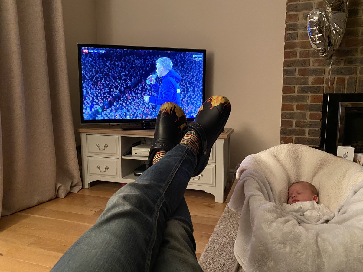 boringburt's tweet image. Honestly the most exciting Friday night I’ve had in weeks. The little one, my crocs and Sheffield Utd v West Ham