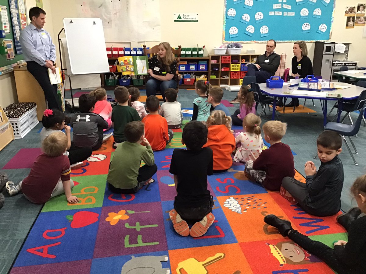 MrsTrueD70's tweet photo. We had a blast at Junior Achievement today! Thank you to our parents that helped out! #d70bulldogs https://t.co/puAhgs6ACH
