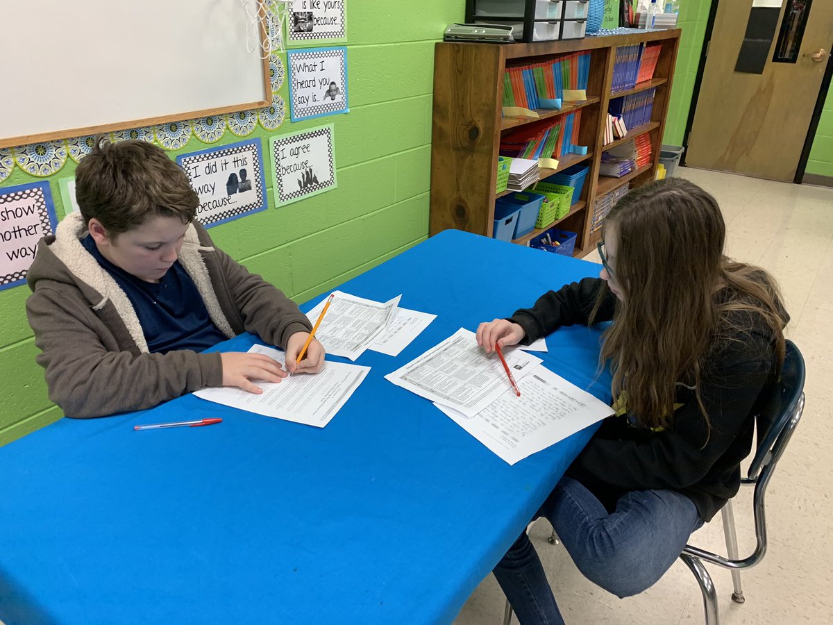 holt_RHS_MathIn's tweet image. Today we scored anchor papers using the TN Ready informational essay writing rubric! @LES_Panthers