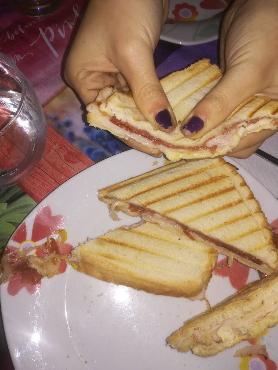 comidacastellan's tweet photo. #sandwich #jamandcheese #foodie #realfood #SKAMespana #EliteNetflix https://t.co/h6dDv9KTLO