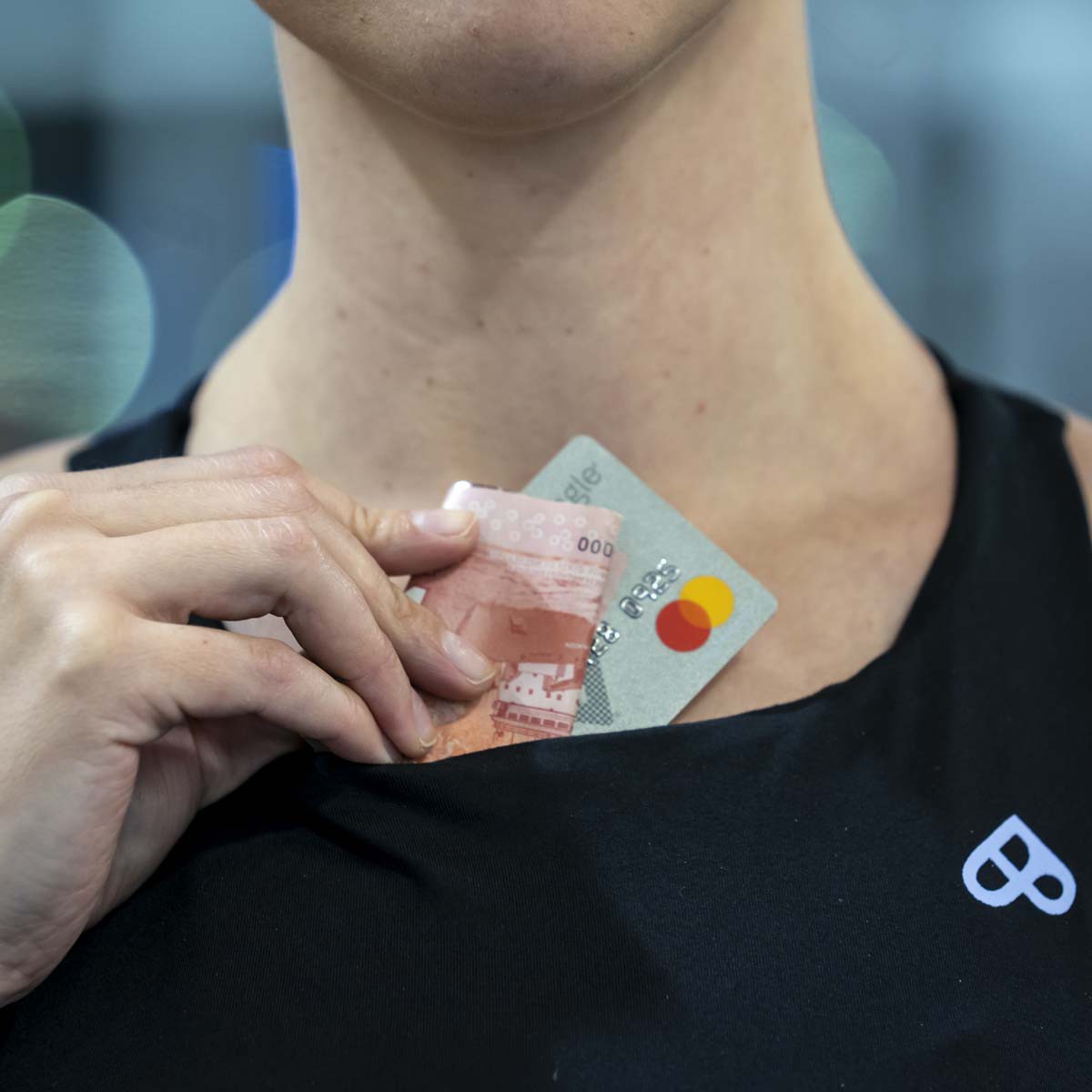 No Purse?
No Pocket?
No Problem! 

Not only is this bra super comfortable, but it also has a built-in pocket that's convenient for any #fitness fanatic who's always on the go.🏃‍♀️