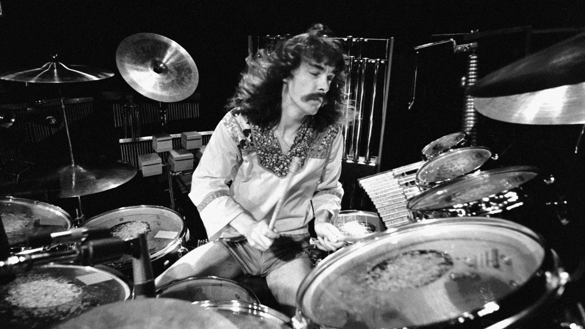 RollingStone's tweet image. Rush's Geddy Lee and Alex Lifeson have issued a statement on the death of their "friend, soul brother and band mate" Neil Peart rol.st/2t5KNWL