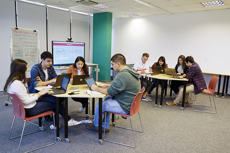 Tinchorgz's tweet photo. En @infocapitaluy..

..Scavarelli: nuevas presupuestaciones son previas a elecciones.
..IM: monopatines Lime no sale de mercado por regulación.
.."Jóvenes a programar" abrió inscripciones.
..nota: Fernando Amado, política y su libro "La máscara de la diversidad".

En @TVCIUDADuy. https://t.co/bVZ1uPr1Gx