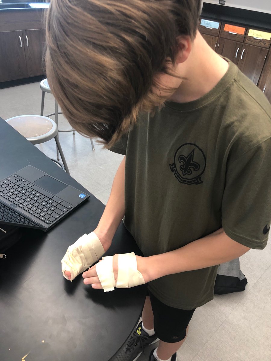 XanthiaVanderf2's tweet image. So many exciting labs happening in 7th grade science this week.  Taping our thumbs for our thumb adaptation lab and learning how to adapt. #soaringintoscience #hofiushawks 👍🏻👍🏻👍🏻