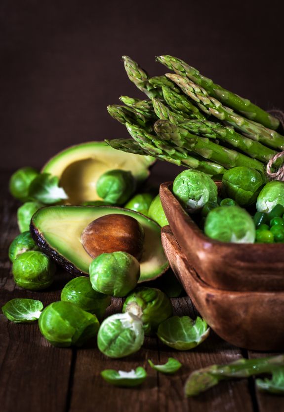 HarvardHealth's tweet photo. A new review of nutritional psychiatry by European Neuropsychopharmacology shows emerging evidence for links between mood and food. Learn about ways to eat that may help calm anxiety at #HarvardHealth. https://t.co/ZJ8Hu3f5YU https://t.co/6oDYfBuo70