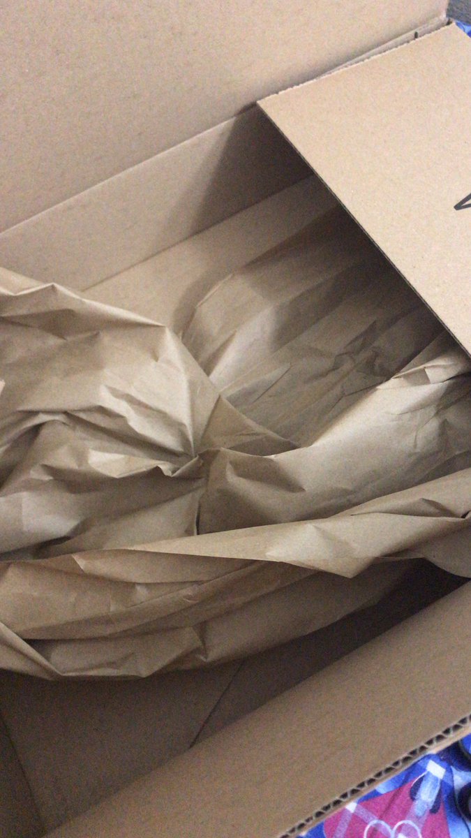 SHNYJA's tweet photo. Today Amazon sent me an empty box 😂 Sometimes the pressures to deliver something so early can lead to such weird mistakes...lol #amazon #emptybox #amazonprimedelivery #CustomerExperience #UserExperience #onedaydelivery https://t.co/5PSpfyeUQz