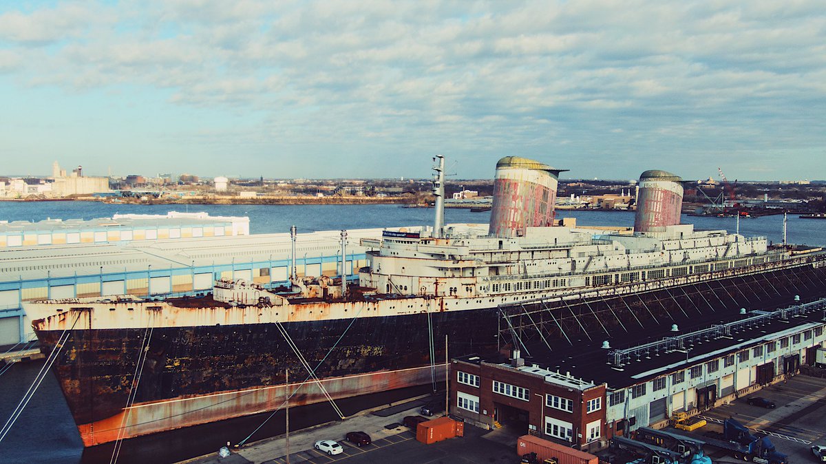 BillAFox29's tweet photo. #dronephotography of the #abandoned #SSUnitedStates! This thing definitely needs to be rehabbed after decades of sitting at the #Philly #pier. #dronepilot #dronestagram #aerialphotography #droneseyeview @fox29philly #wegothere #foxflightteam https://t.co/wzaBQ5hpaC
