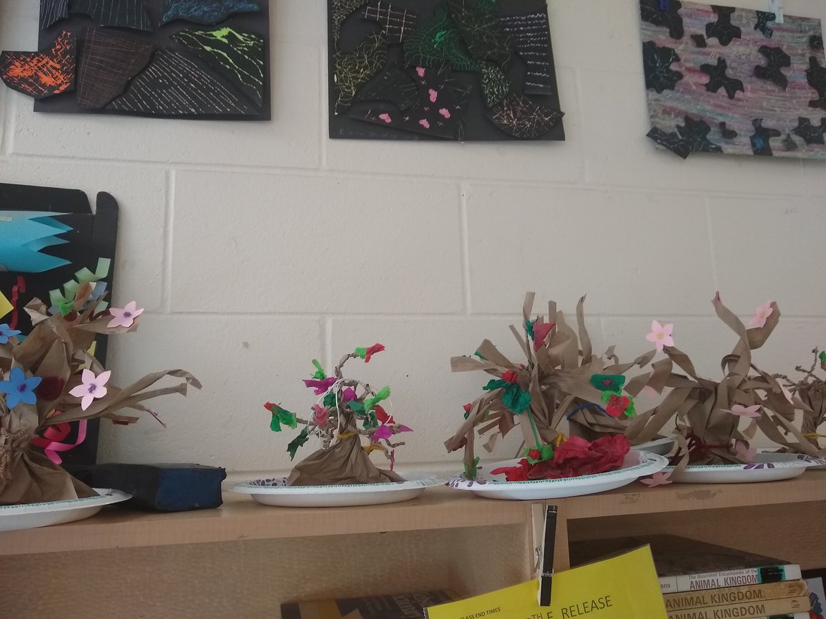 MsMCurran's tweet image. So excited to see the end result of the middle school art project this week. Today students showed their work and explained their reasoning to determine their grade! @TMHSWildcats @12kgibbons #TMHS_Heartbeat #NatureArt #TreeDesign