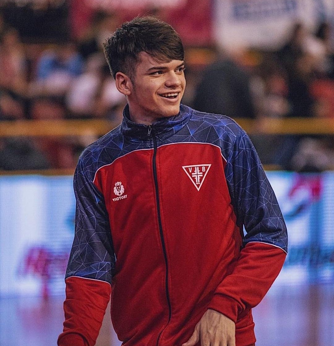 garciajm06's tweet photo. ¡CONFIRMADO! @joaco_aravenaa llega al handball europeo. El juvenil deja @sagvbhandball para sumarse al @BalonmanoZamora de 🇪🇸. Firma contrato por 18 meses c/ opción de extender el vínculo 12 meses más. https://t.co/rJhm1i3hra
