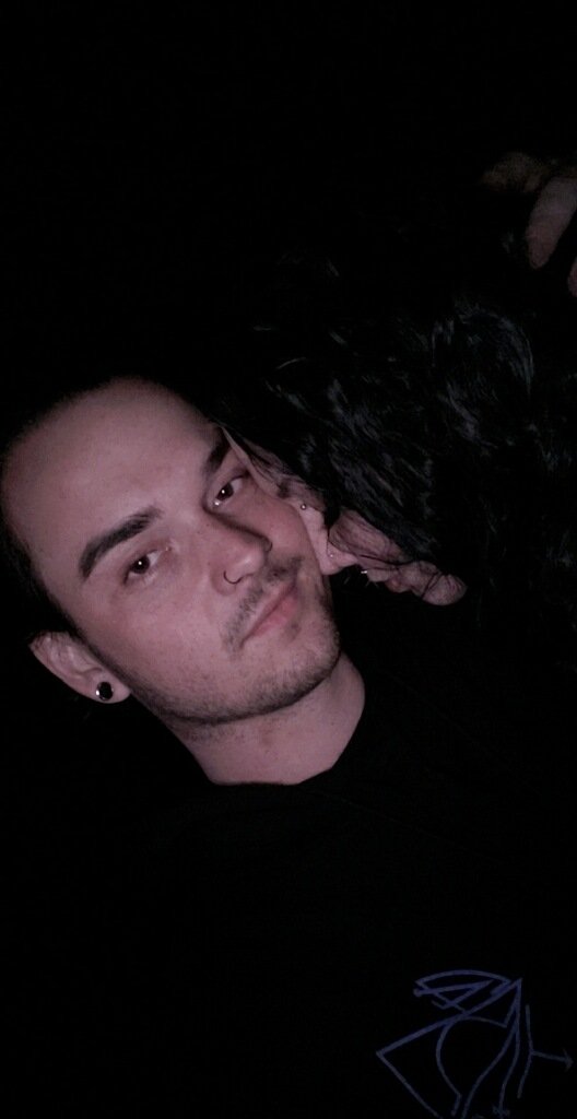 Plomptorkey's tweet photo. Like Lovers Entwined 🖤 https://t.co/Jck4q9UOBD