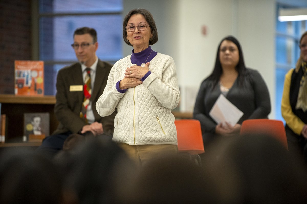 In collaboration w/ International World Peace Rose Gardens Org. and Grupe Commercial Co. and w/ funding provided by Pacific's Beyond Our Gates, we hosted a Messages of Peace event. This event focused on performing outreach, inviting 90 middle schoolers from a local public school.