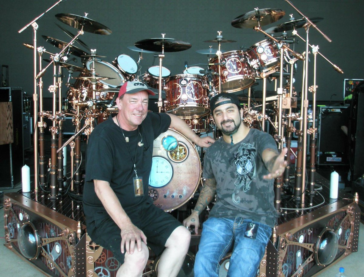 MikePortnoy's tweet photo. It absolutely breaks my heart to pieces to get the news of the passing of one of my greatest heroes of all time. #RIPNeilPeart My deepest condolences to the band, crew &amp; family. Rest In Peace my friend. You will always be my hero 😓
For further thoughts: https://t.co/kg0StEx0EB https://t.co/KnmalW5PLD