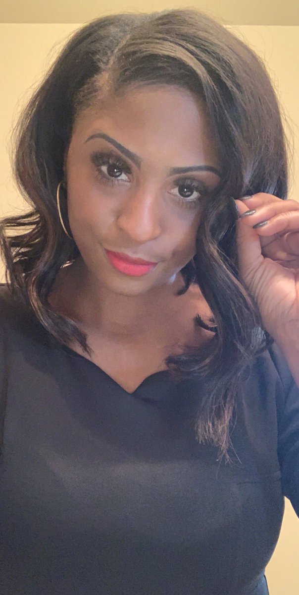 Jala__WashTV's tweet image. Indoors vs. outdoors. As you can tell, I wasn’t prepared for rain on this beautiful Friday. 😂🌂☔️ #Improvising