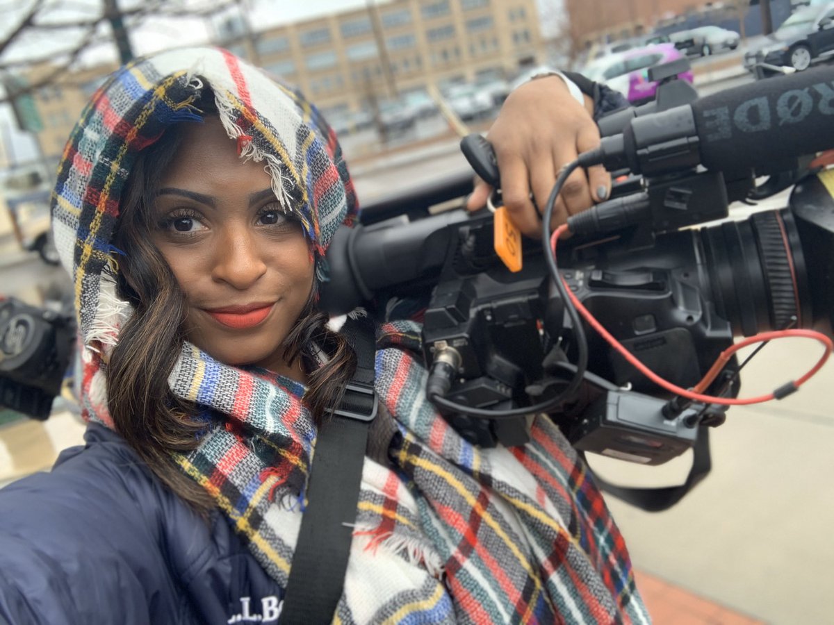 Jala__WashTV's tweet image. Indoors vs. outdoors. As you can tell, I wasn’t prepared for rain on this beautiful Friday. 😂🌂☔️ #Improvising