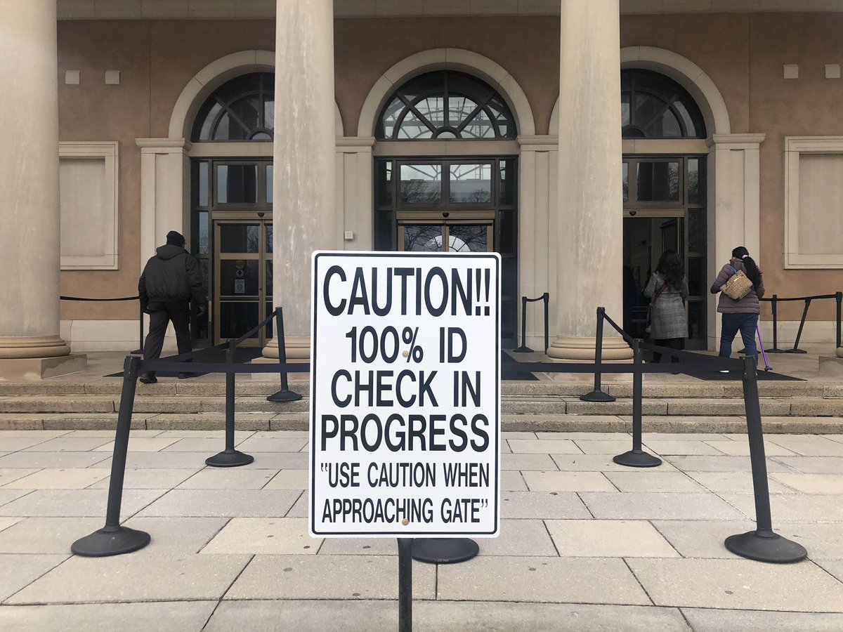 sumatraveldc's tweet image. #１日市内観光 で緊急告知です。#ケネディ元大統領 が眠る #アーリントン国立墓地 入場の際 #PhotoID 提示が必須となりました。こちらで観光業に携わり25年になりますがこんな話、聞いた事ありません。中東情勢緊張の高まりによる暫定的な措置かも知れませんが、解除が確認できる迄パスポート必携です