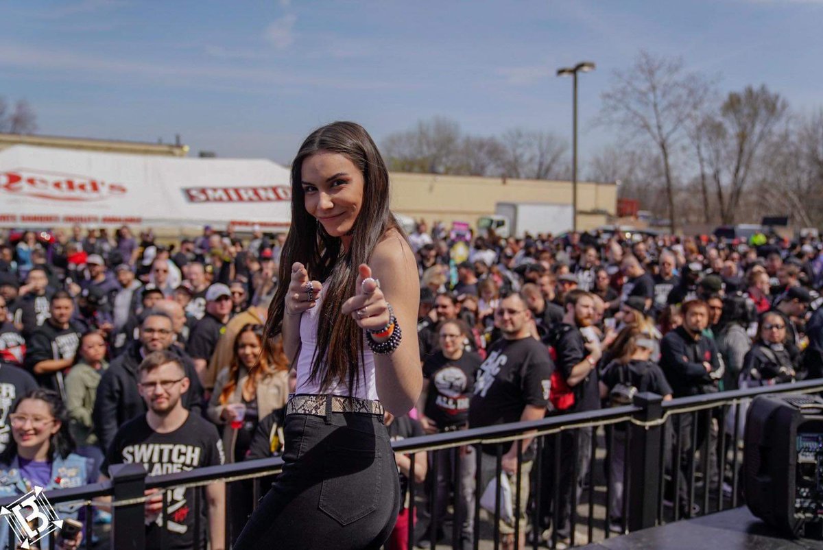 AliciaAtout's tweet photo. I'm psyched you're psyched that I'm hosting the @BulletClubBP! The party last year was one of the best days I've had. I can't wait to be by the beach, hanging with all my friends & you fans, while giving tons of #TooSweets. π€ππ΄ #BulletClubBeachParty
https://t.co/9hJ4F2PtB5 https://t.co/FpRzVkmcN4