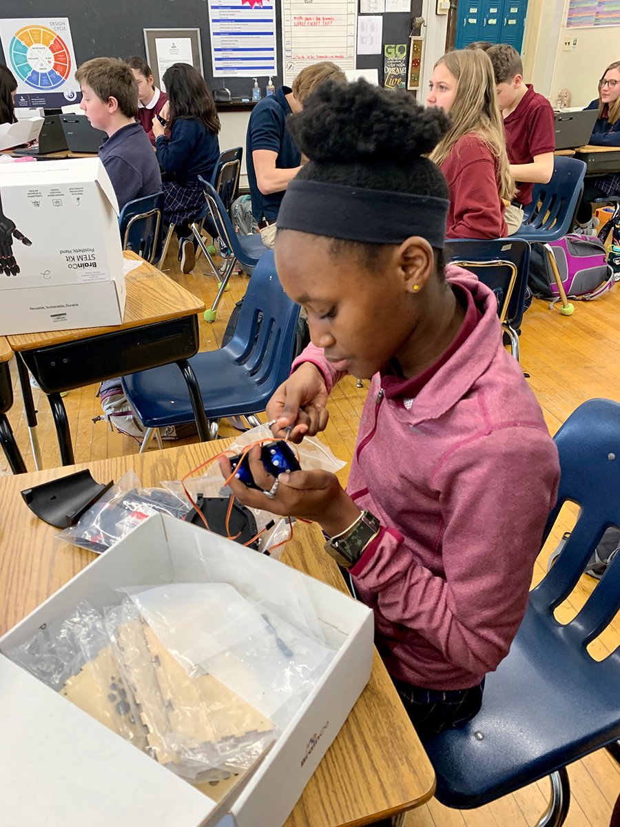 lkwdcatholic's tweet photo. In this culminating activity in Mrs. Petty’s health class, students are hard at work building mechanical prosthetic hands with their @BrainCo_Tech STEM kits. #iloveLCA #MakerSaints #IB #InternationalBaccalaureate https://t.co/sy1Cl0hV3U