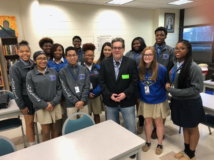 Journalist Scott Merkin Visits De La Salle - White Sox' MLB.com Beat Writer Addresses Meteors edne.tw/n607000