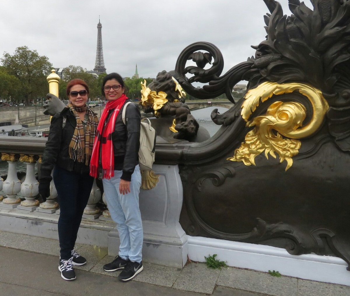 IsabelDK8's tweet photo. Recuerdo del viaje octubre 2019 con mí querida amiga @draamparo en #París, #Francia, en el bello e impresionante puente #AlejandroIII.
@montipanama @MiguelABernalV @EloyAlfaroAlba @mhp1604 @DoraPBalladares https://t.co/mhTixN3J1k