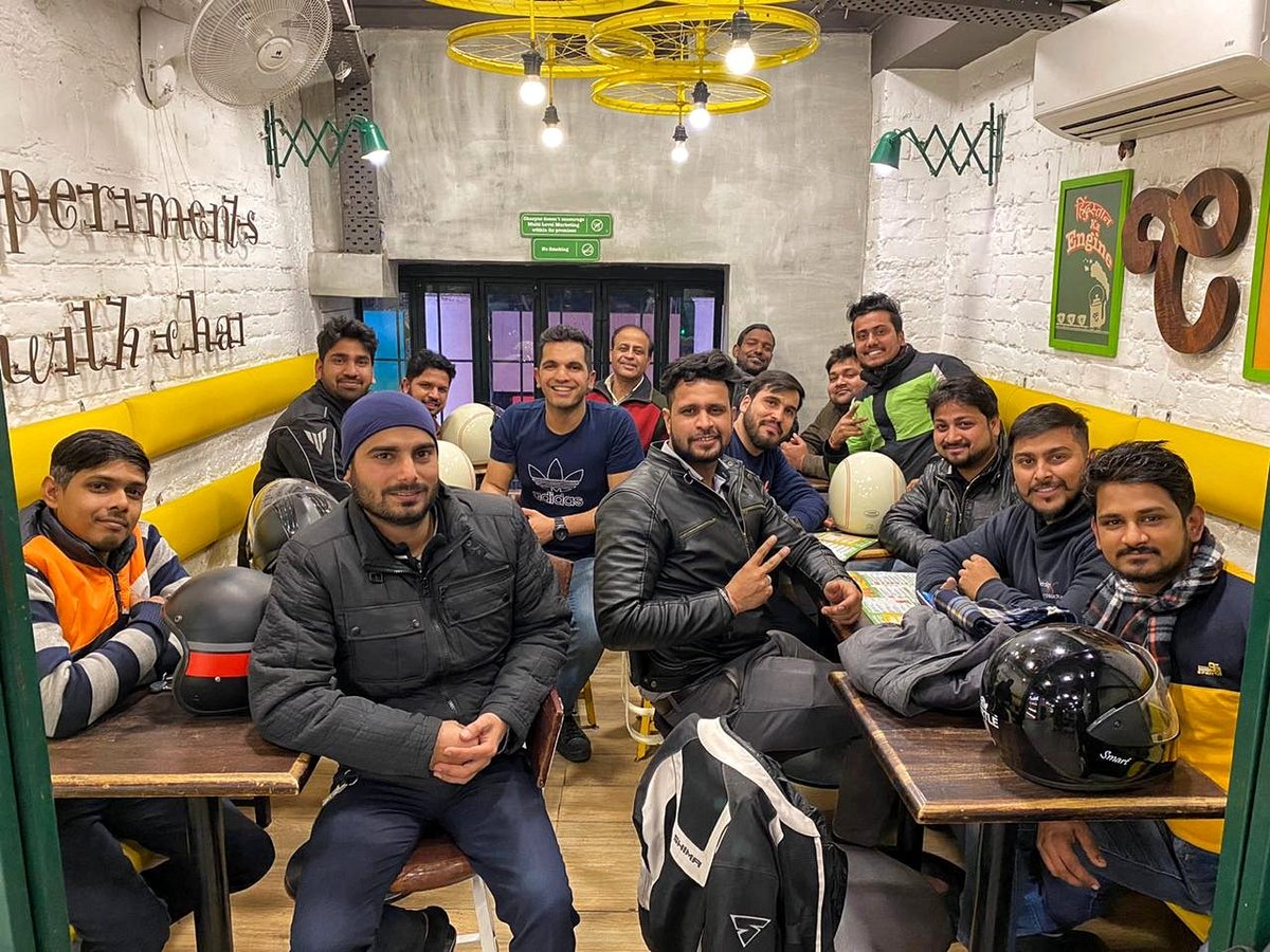 ashishkjoshi's tweet photo. What an amazing start to the #PerakFriday! With the #JawaPerak in the lead all across rides in the country, the Jawa &amp; the Jawa Forty Twos made merry on the streets under darkened skies. Brilliant lineup here in Pune as well. Do join us for the next one soon. https://t.co/ohBqS2NkyI