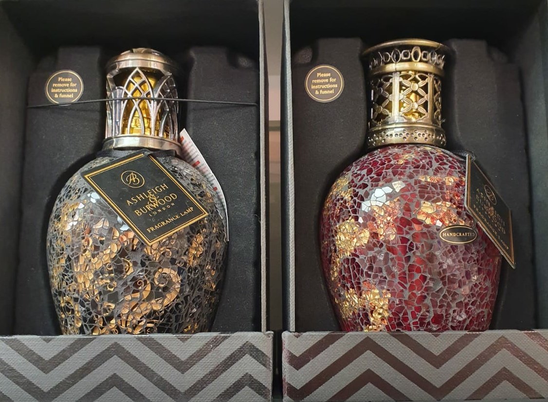 CardsZigzag's tweet photo. NEW ARRIVALS today... beautiful crackled glaze range of #AshleighAndBurwood oil burners. Each brings an elegant touch to any home. We also also have some beautiful Reed Diffusers and Incense Sticks... #shoplocal #fragrance #perfectgift #MothersDayPresent https://t.co/aXRd8xs984
