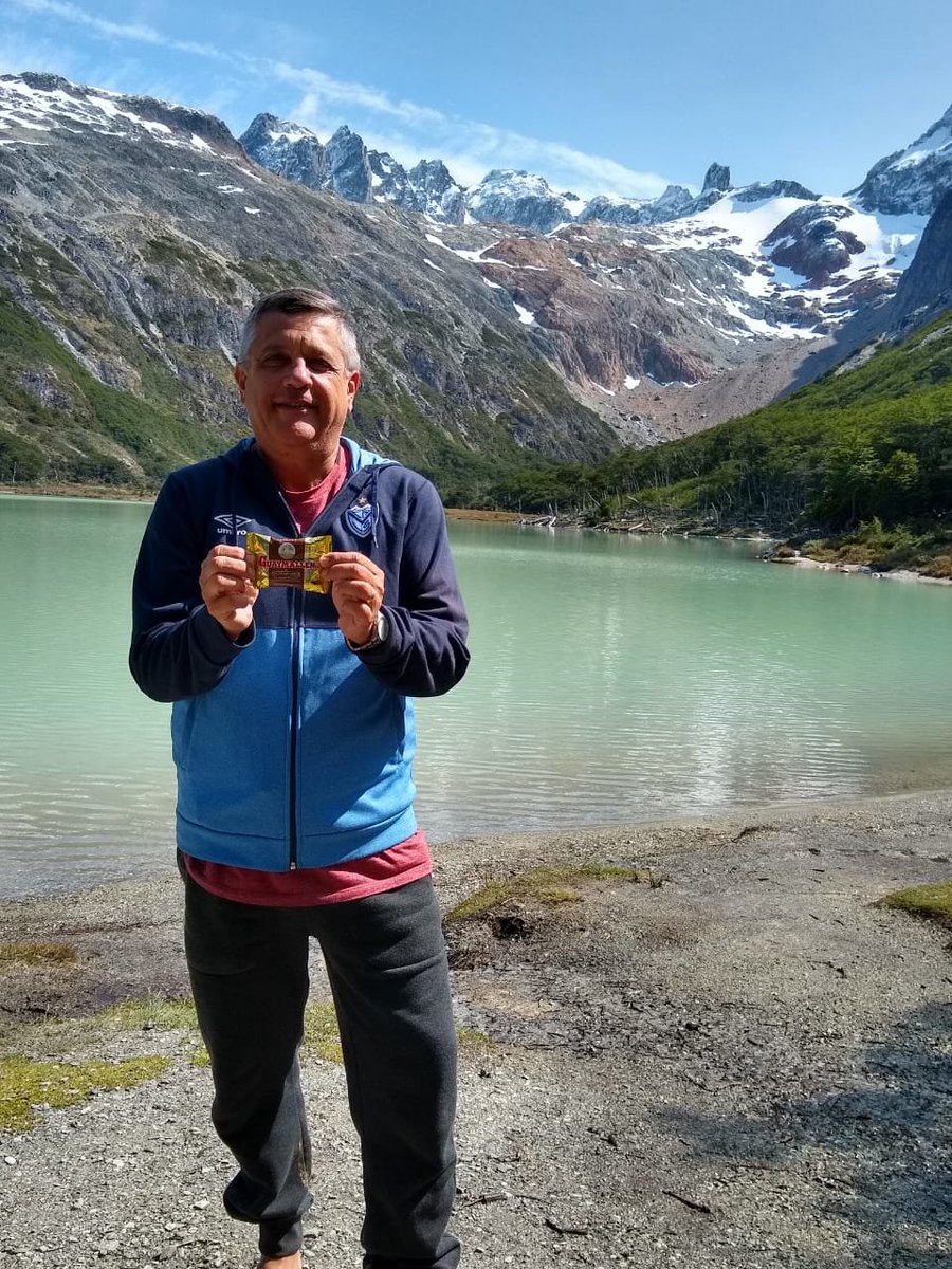 julijamele's tweet photo. @nhbasilotta Guaymallén llegó hasta el fin del mundo. Laguna Esmeralda, Ushuaia, Tierra del fuego. Lo más importante siempre junto a Vélez, dos pasiones!! https://t.co/mYzhddg7Cb