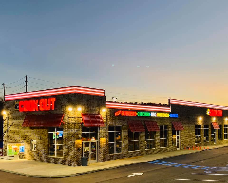 randallwoodfin's tweet photo. It's been a busy holiday season and haven't been able to stop by, but @CookOut is finally open. My beard gonna be full gray after I get out this line though. #CookOutBham https://t.co/OUCvgrz3Dp