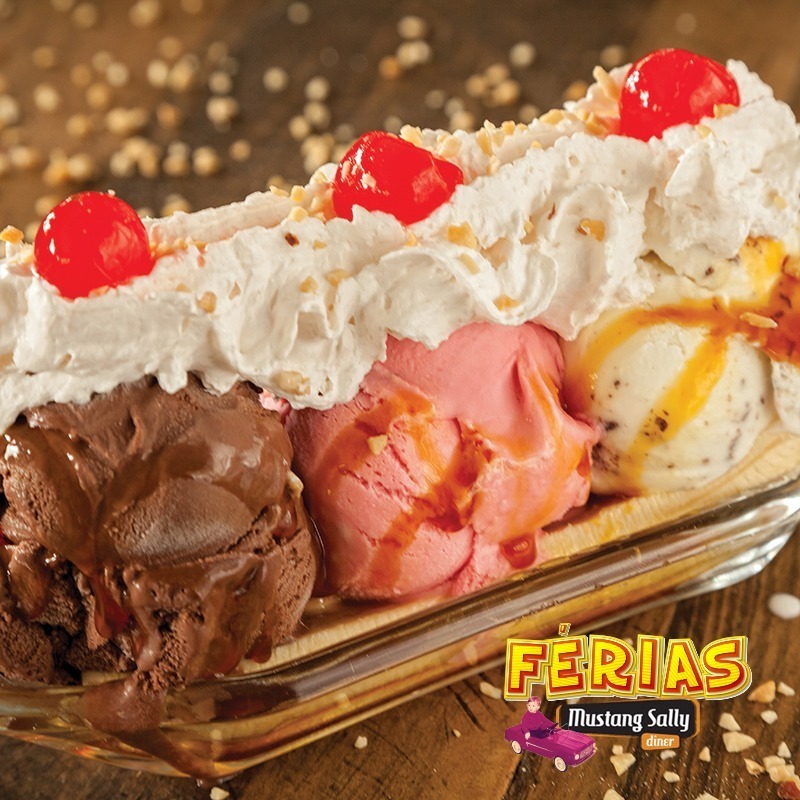 mustangsallybar's tweet photo. Neste calor todo, nada melhor para refrescar os ânimos do que uma deliciosa Banana Split no Mustang Sally. Venha e traga as crianças! 🍌+🍨=😋❄

#mustangsallydiner #burgerscuritiba #texmexcuritiba #vempromustangsally #bananasplit #ferias https://t.co/4m9FenfkI5