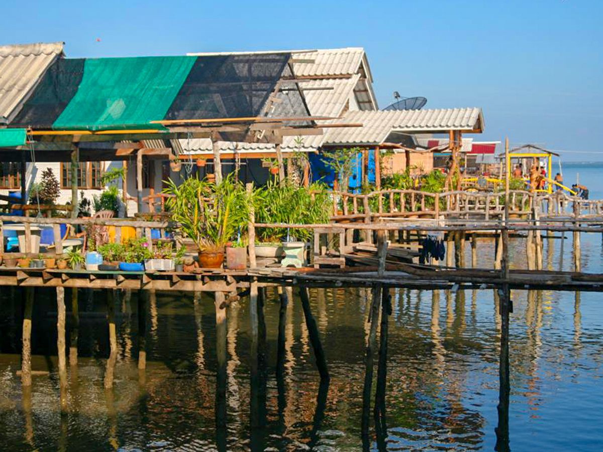 LadiesWTravel's tweet photo. Our guide to visiting Koh Lanta, Thailand  https://t.co/gy4FTaacHy via @samandcharl #FarawayFiles https://t.co/VatpLGXhsn
