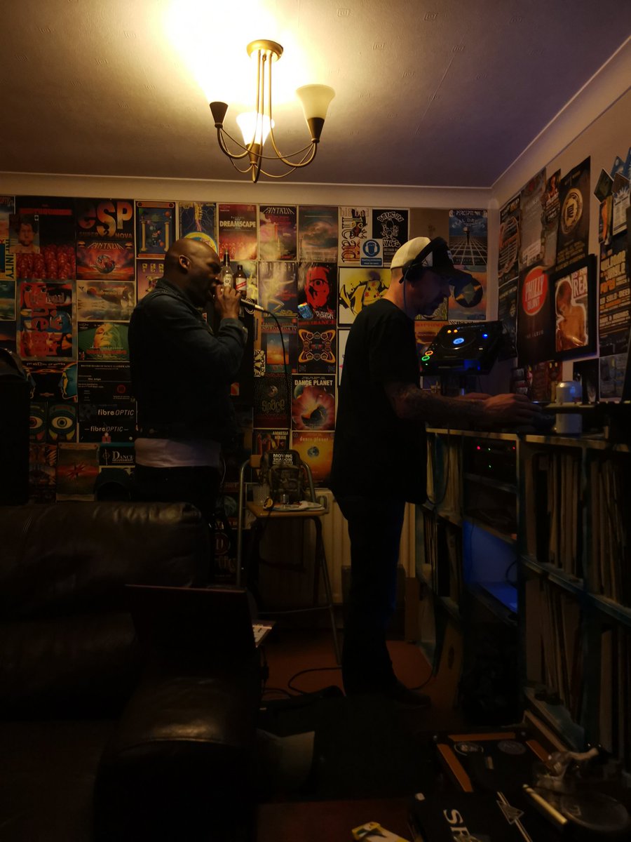PureJunglism's tweet photo. Rollin with @energy1058 till 7pm 🔥 warmin 🆙 🎤 MC Ranski & @Dj_kella #FlexUpFriday #DnB #Jungle 💚 #Oldskool #MidlandsMassive @darrellwillia15 @CAMEL19WFL #RIPTango https://t.co/ddRnAmaNle