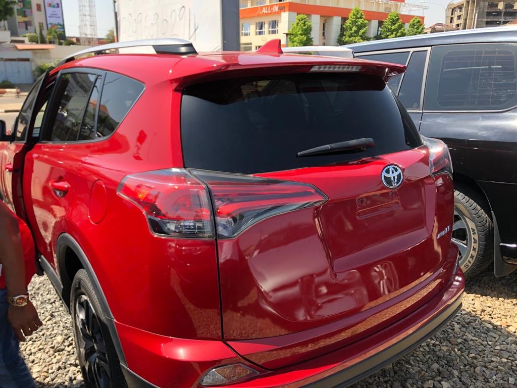 carsnija's tweet photo. Toyota RAV4 
Year: 2017
Price: 10m
Condition: Foreign Used
Contact: 09092331749 
#chr #camry #E300 #benz  #rangeroversvr #svr #abuja #abujacars #gidicars #lexzus #benz #toyota #nigeria #lagos #cars #9ja #camryxse #camry2019 #seals #toyota https://t.co/sNnOoaMQ5E