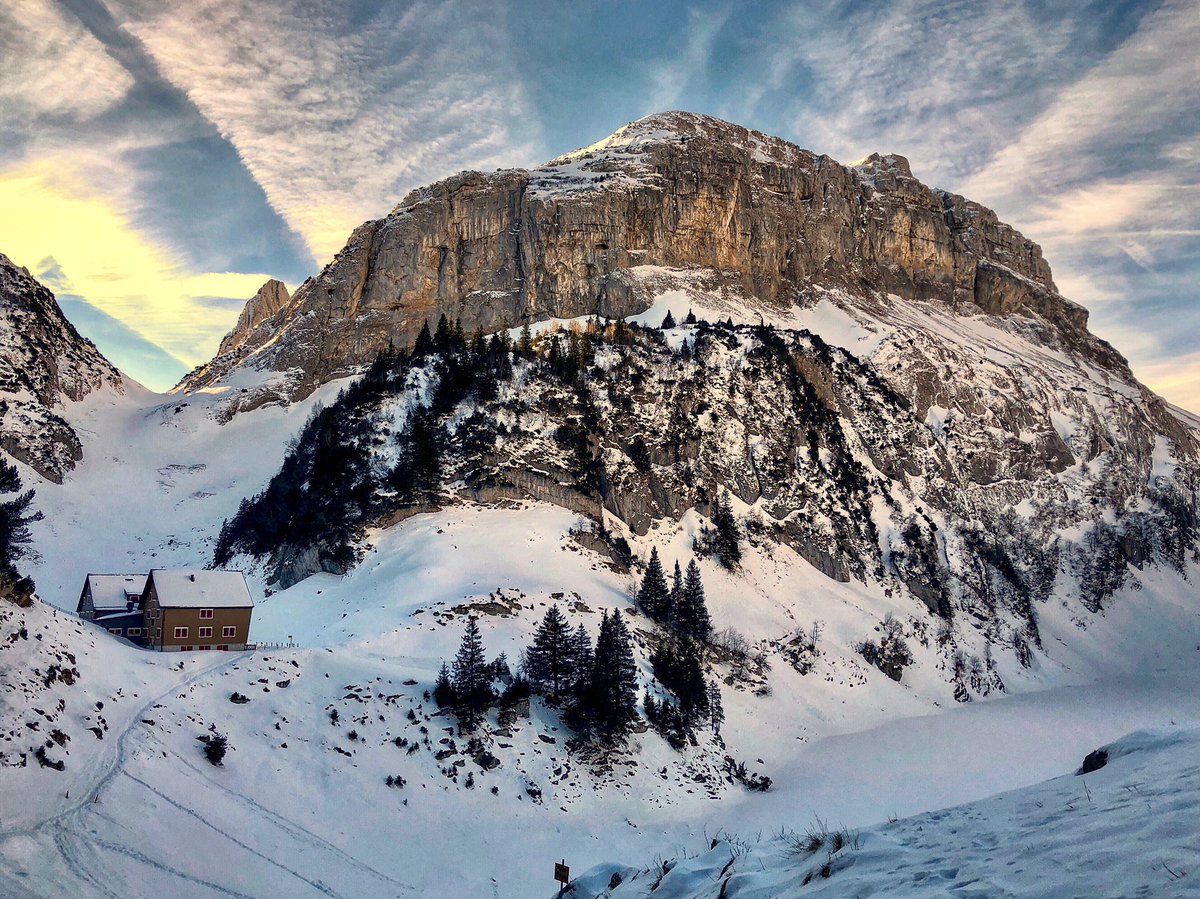 bergwelt_me's tweet photo. Mutterseelenallein an einem #Wintermorgen auf der #Bollenwees mit dem zugeschneiten #Fählensee. Kalt, aber traumhaft schön ❄️🏔⛅️ #Alpstein #Ostschweiz #Schweiz #Wandern #Winter #Berge https://t.co/6yuluAbXp3