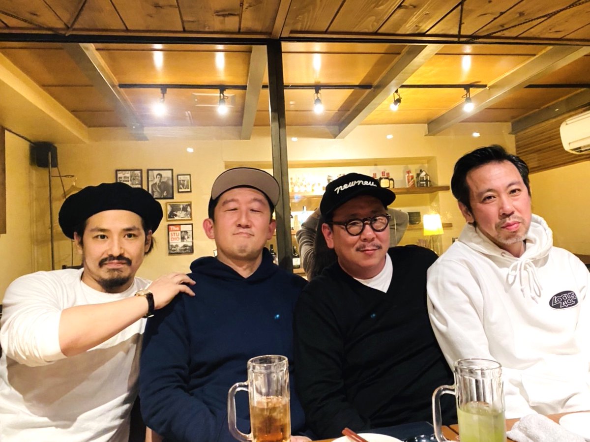 新年会でSBK（スケボーキング）のメンバーが久々に揃ったのでパシャり！！解散から10年経っても皆んな揃うとなんとも素敵な雰囲気でめっちゃバンド感ある！！