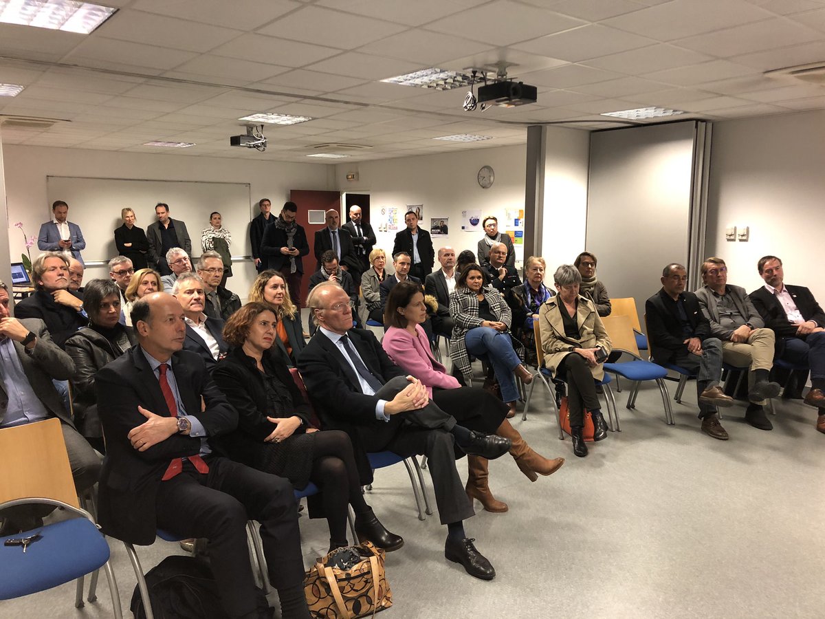 LGiscardEstaing's tweet photo. Naturellement présent aux vœux de la #Chambre des #Metiers et de l’#Artisanat du #PuyDeDome et de son Président #JeanLucHelbert, artisan boucher à #Chamalieres. https://t.co/sWGK5Qm4GP