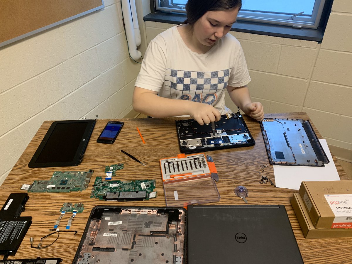 HuskyHelpDesk's tweet photo. This is her happy place. #techgirlfun
Salvaging parts like a pro! ♻️, Reuse, Repurpose. @MaloneCSD https://t.co/JfugyP7WCC