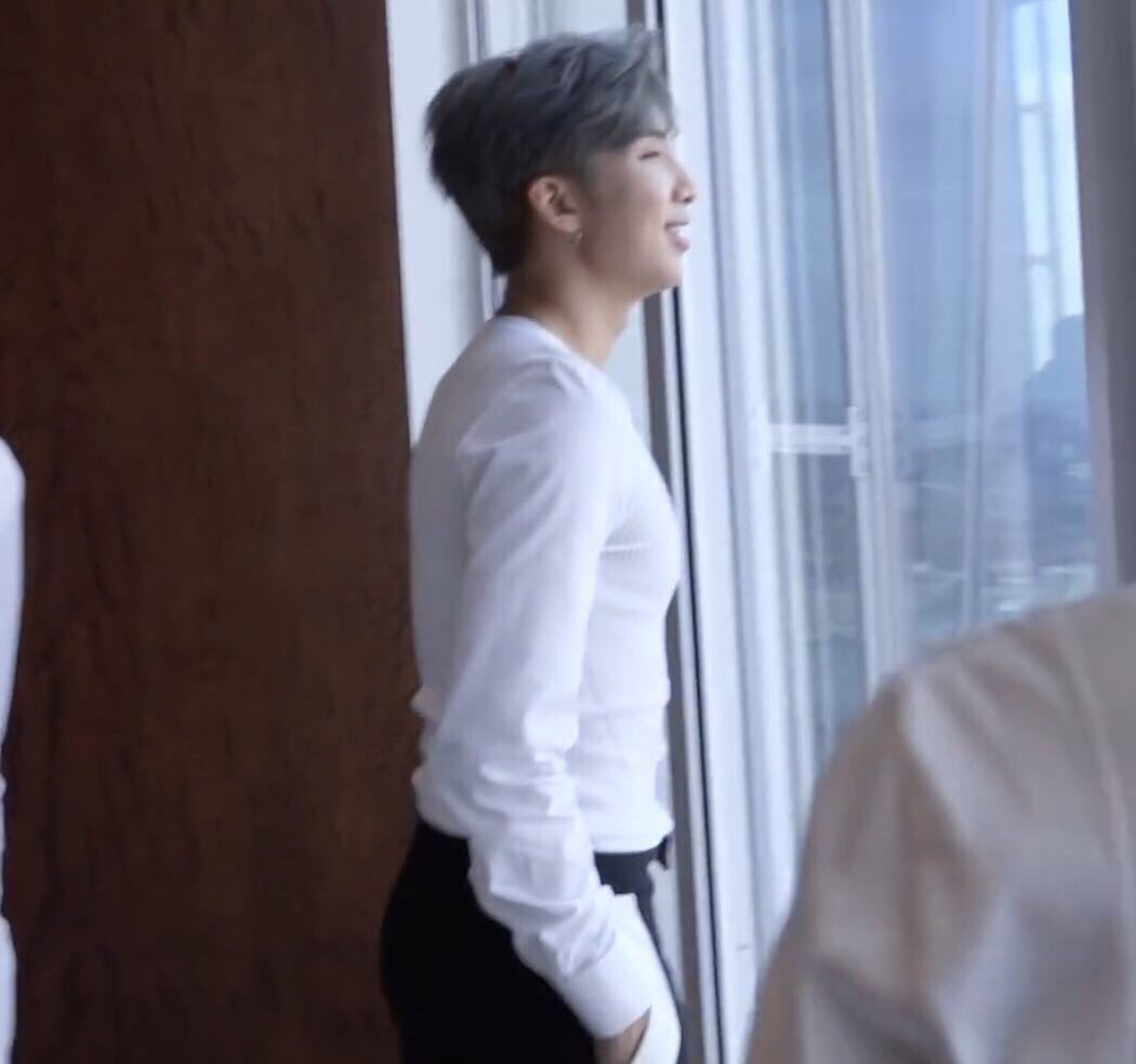 HYYHOYA's tweet photo. why does everyone in bts have big tiddies https://t.co/ifnDdJWcp4