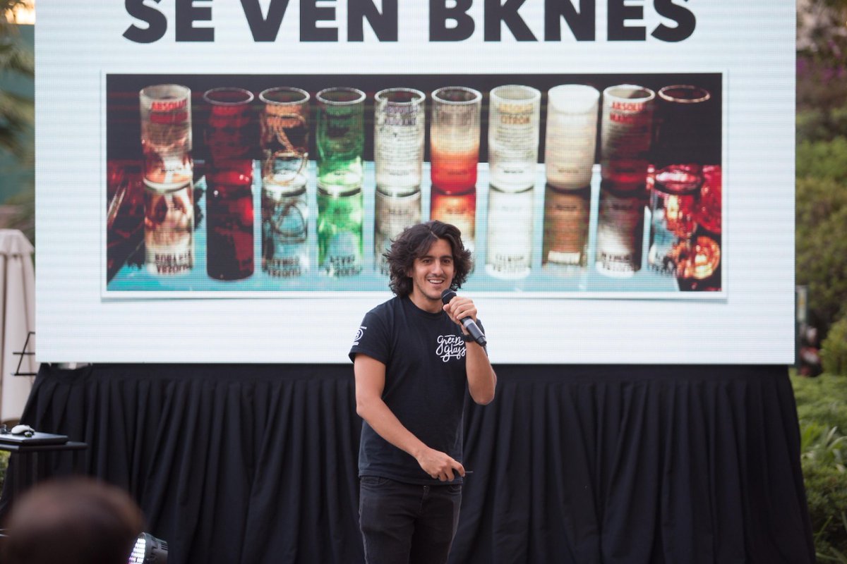 ENGIEChile's tweet photo. @GreenGlassCL @axel_leveque En esta edición #Sunset360, Oscar presentó a @GreenGlassCL, una empresa que produce vasos a partir de botellas recicladas provenientes de la basura.
Destacamos a los emprendedores como Oski, que proponen soluciones innovadoras y sustentables comprometidas con el medioambiente. https://t.co/xrxO1K7aZH