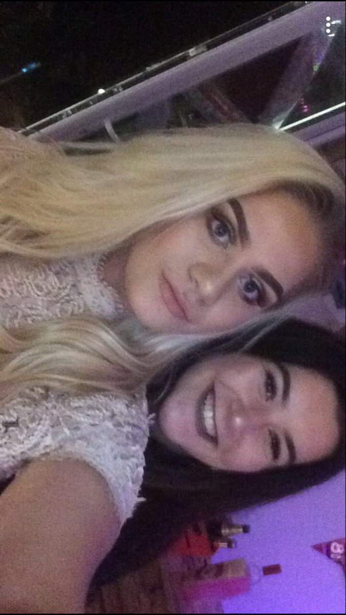 Aliciat48's tweet photo. @kalistamiller4 happy birthday to one of my bestest friends, happy 21st!!!! Love youuu❤️❤️ https://t.co/IsZsC0LEf4