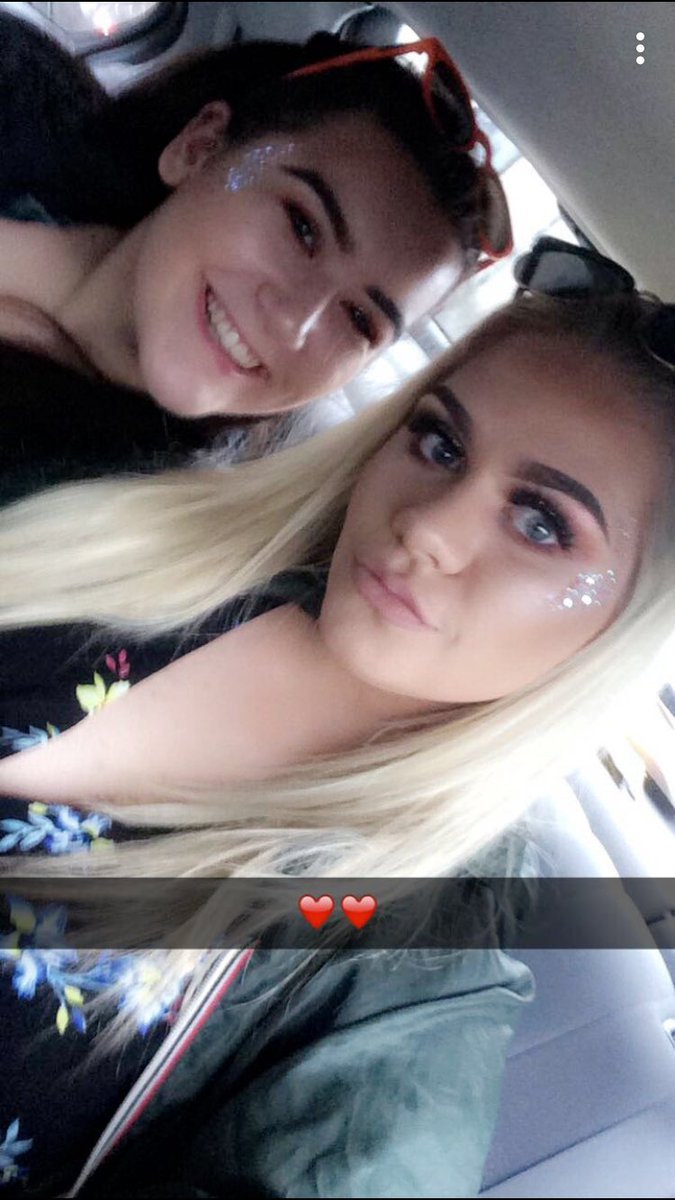 Aliciat48's tweet photo. @kalistamiller4 happy birthday to one of my bestest friends, happy 21st!!!! Love youuu❤️❤️ https://t.co/IsZsC0LEf4