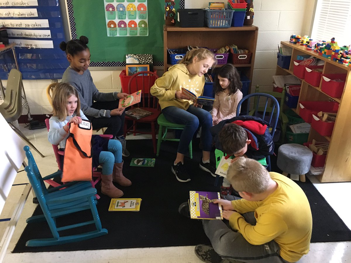 Saenzclass's tweet photo. Practicing our non-fiction reading with our kindergarten buddies and Mr. T. @MrsMackeyK @RoundHillES @RHEPE1 #nonfiction #lifelonglearning #readingrocks https://t.co/nmEIU8pGmZ