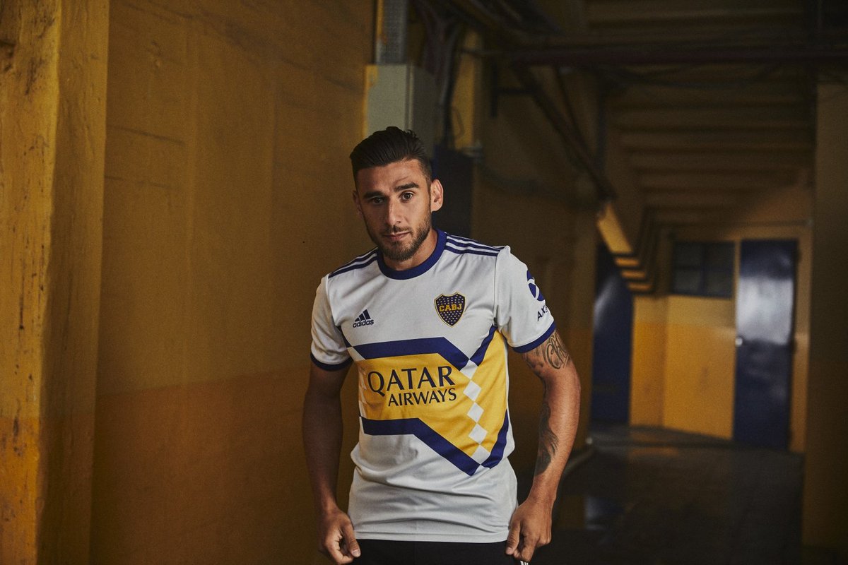 DavidbraianCABJ's tweet photo. Mas que conforme con la nueva indumentaria de Boca, hasta la musculosa de entrenamiento la rompe 💙💛💙💘 https://t.co/xXiifwUucA