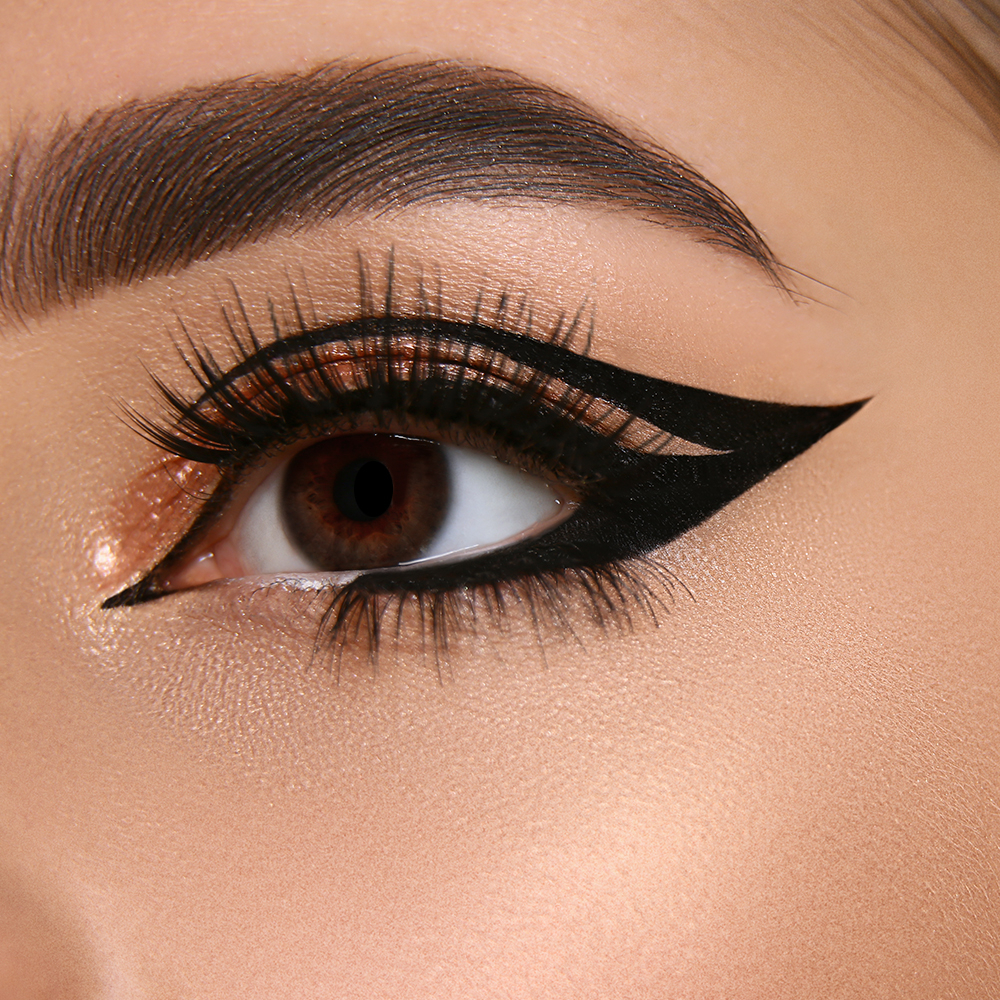 ILoveLakme's tweet photo. Need look inspiration for your friday night plan? The intense Lakmé Insta Eye Liner will steal the show at every party.
Shop now on https://t.co/RMlau2yVzY or visit the nearest Lakmé Counter.
#LakmeIndia #Lakme #InstaEye #Liner #BlackLiner #EyeMakeup #Beauty https://t.co/0nu6dPr0kg