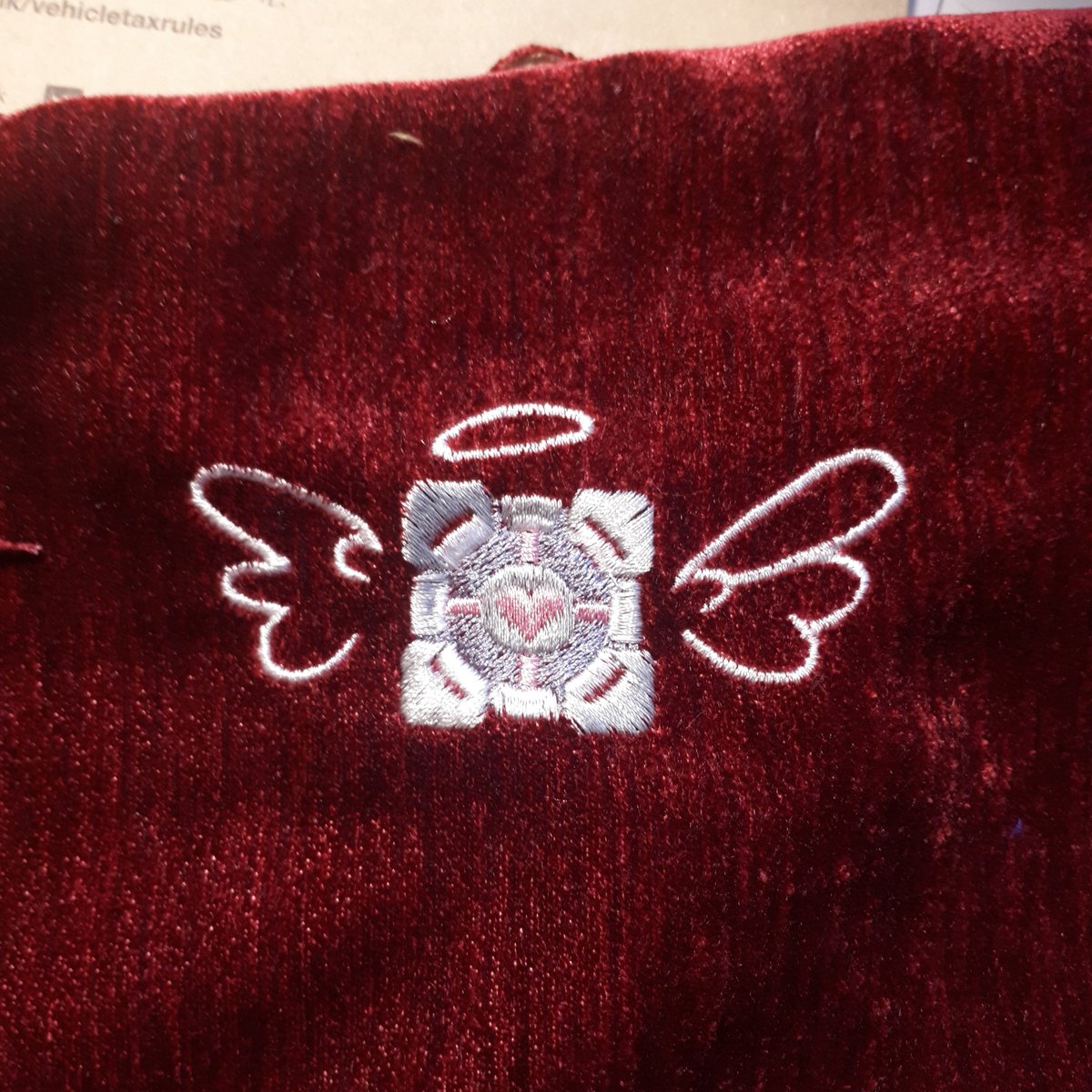 owlsteaparty's tweet image. Testing out a very important design I want to eventually put on some jeans. Got a few gaps to fix but it's nearly there :) Will share the embroidery file when I'm happy with it.

#portal #companioncube #embroidery