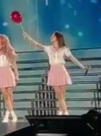byulie vs red balloon: an angsty story this is one of the few photos where the ballon was still attached to the stick