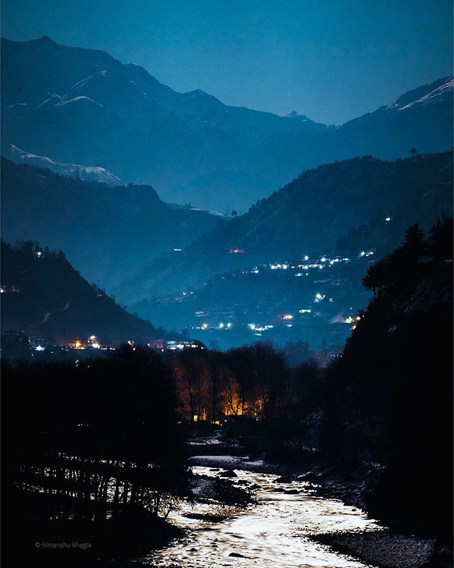 Moonlit Rohru captured with a tiny new Sony RX100M7

#rohru #lifeinshimla #shimla #himachal #himalayas #snow #moonlight #night #rx100m7 #rx100vii 
#sonyrx100vii #sonyindia ift.tt/36NPKCo