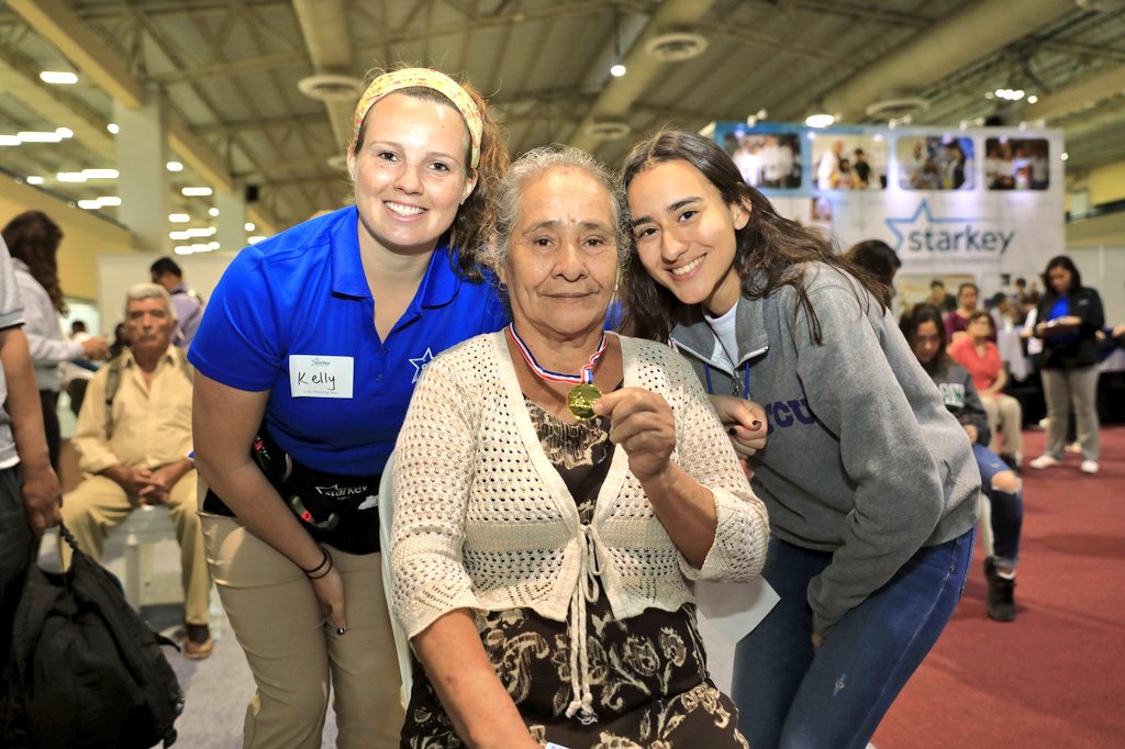 PresidenciaSV's tweet photo. Esta mañana, la Primera Dama, Gabriela de Bukele, realiza la entrega de aparatos auditivos donados por la Fundación @starkeycares "Para que El Salvador pueda oír". https://t.co/2sqaMSXJmf