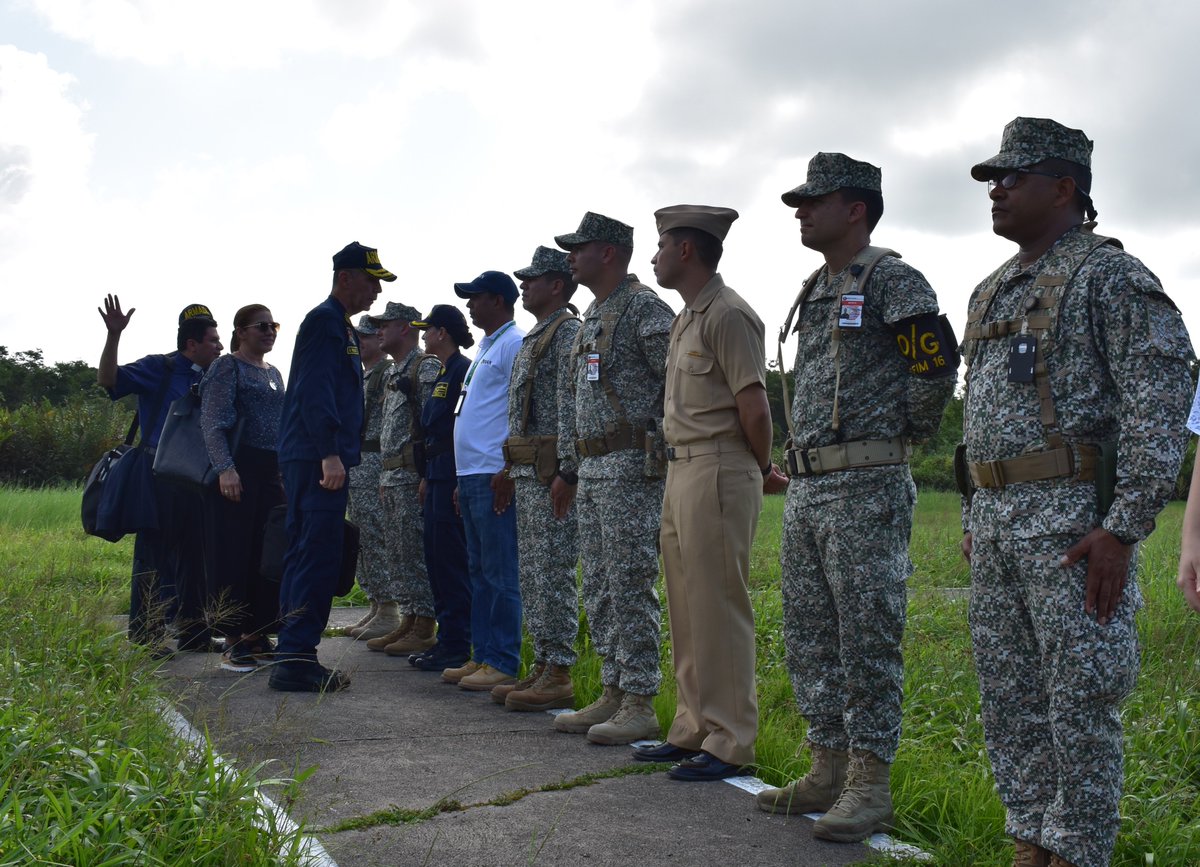 ArmadaColombia's tweet photo. El Señor Almirante Andrés Vásquez Villegas, Comandante de la #FuerzaNavalDelCaribe, visitó al personal de la #FTCN73, el #BFIM16, la #EGUR y la #ESCOFLU, para extenderle un mensaje de felicitación por los resultados del 2019 e invitarlos a seguir trabajando por la región. https://t.co/GVUPUijTSb